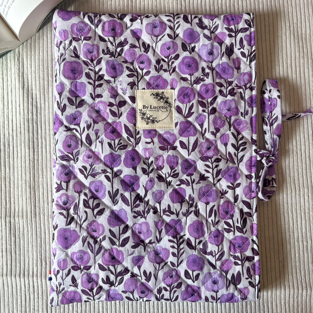 Pochette à livre matelassée fleurs mauve