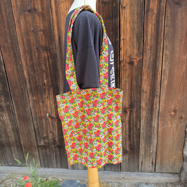 Tote bag tête de mort sur fond orange 