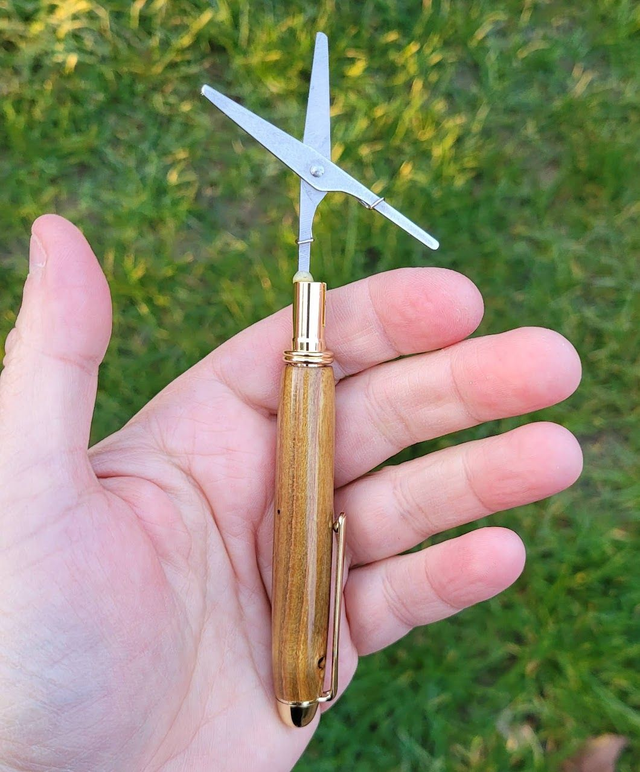 Mini Ciseau doré en sumac