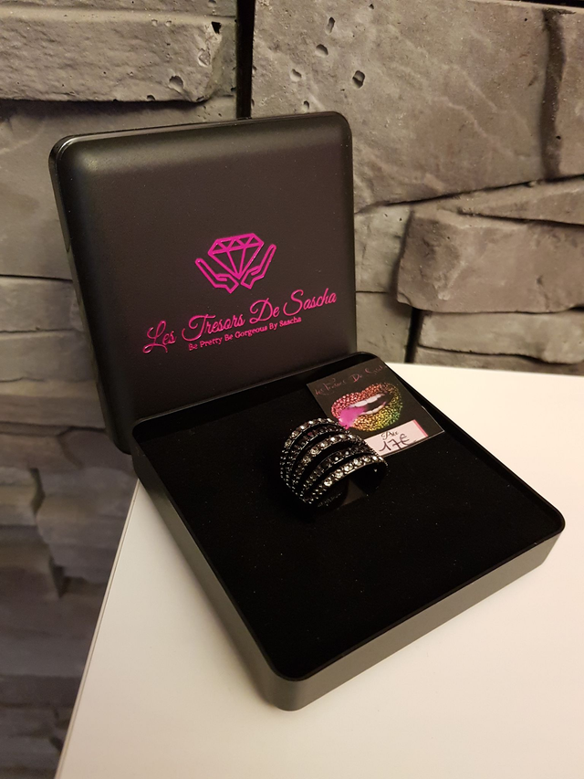 Bague Noire Strass Transparents Et Noirs