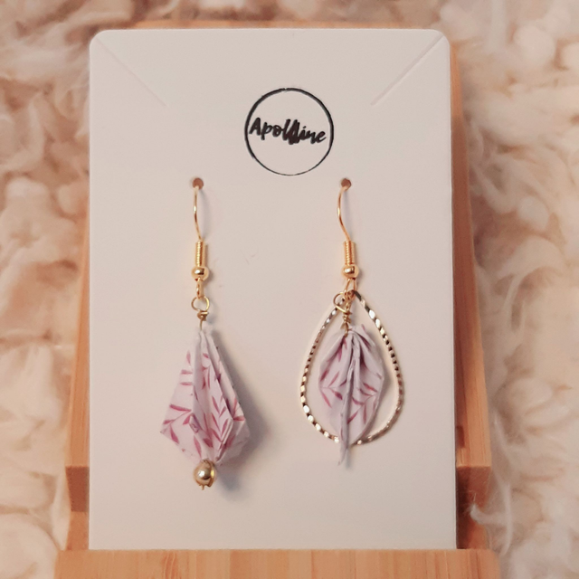 LES DIFFÉRENTES – boucles d&#039;oreilles asymétriques en origami