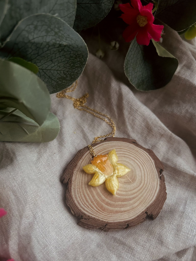 Daffodil Necklace - 3D look - Gold