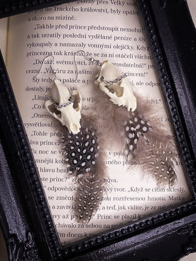 Náušnice Animal osteology liščí lebka s pírky