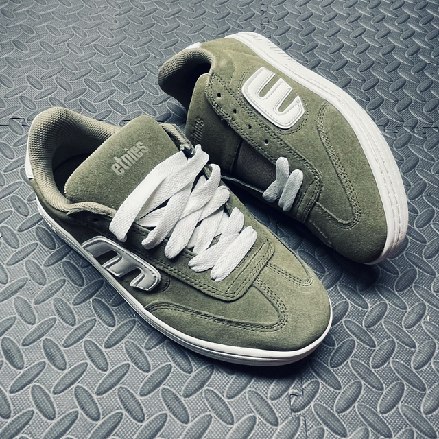 Etnies - Locut