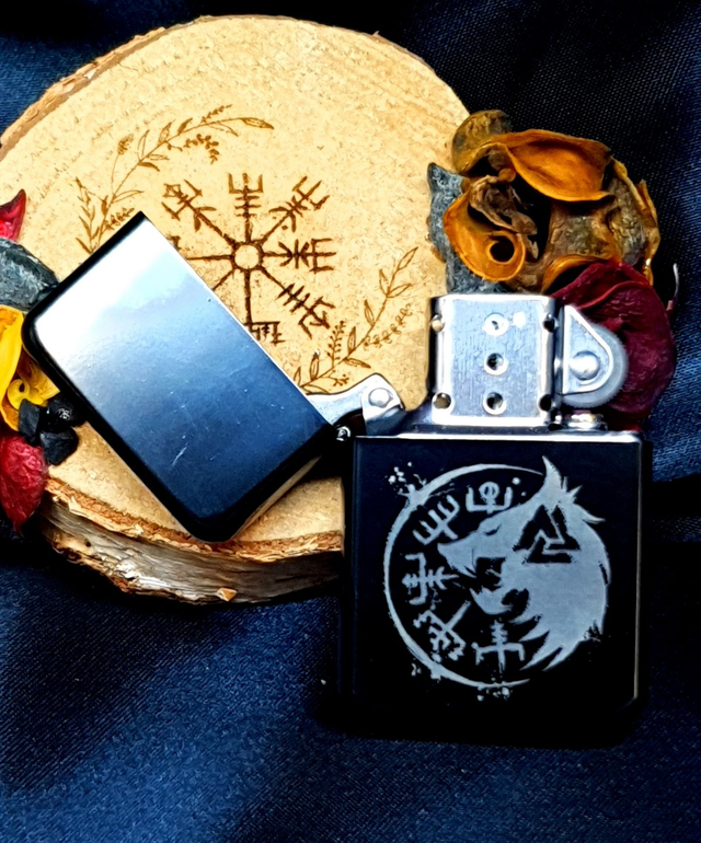 Briquet Fenrir avec Vegvisir et Valknut