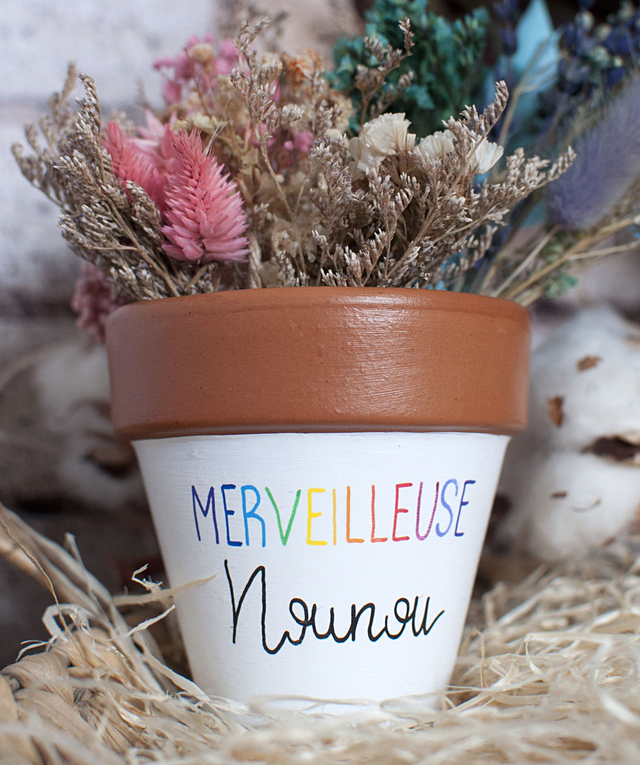 Cache pot / Pot en terre cuite personnalisé: Merveilleuse Nounou  (cadeau nounou / cadeau fin d’année scolaire)