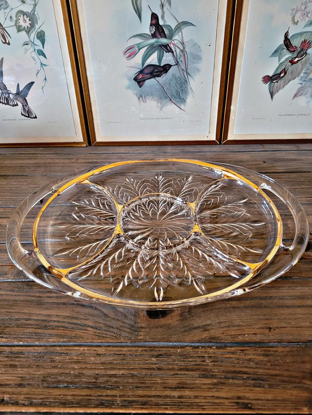 Serviteur apéritif à anses en verre moulé et dorure, vintage