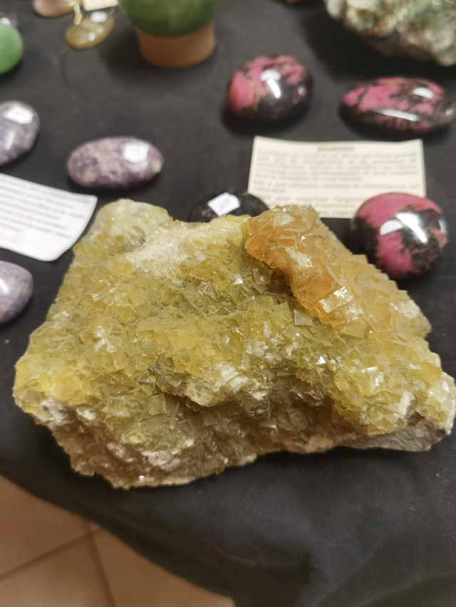 Fluorine jaune brute.