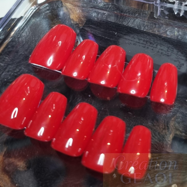 Kat red little coffin xs créer sur commande délai de 7jours ouvrable