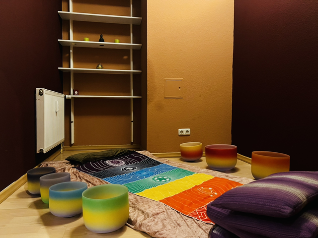 Heilung Therapie mit Reiki und Kristal Sound Bath