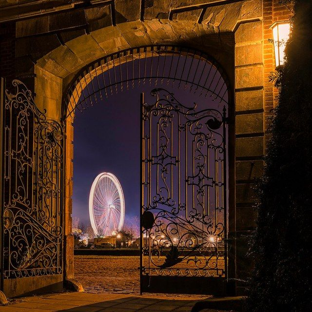 Send durch das Schlosstor