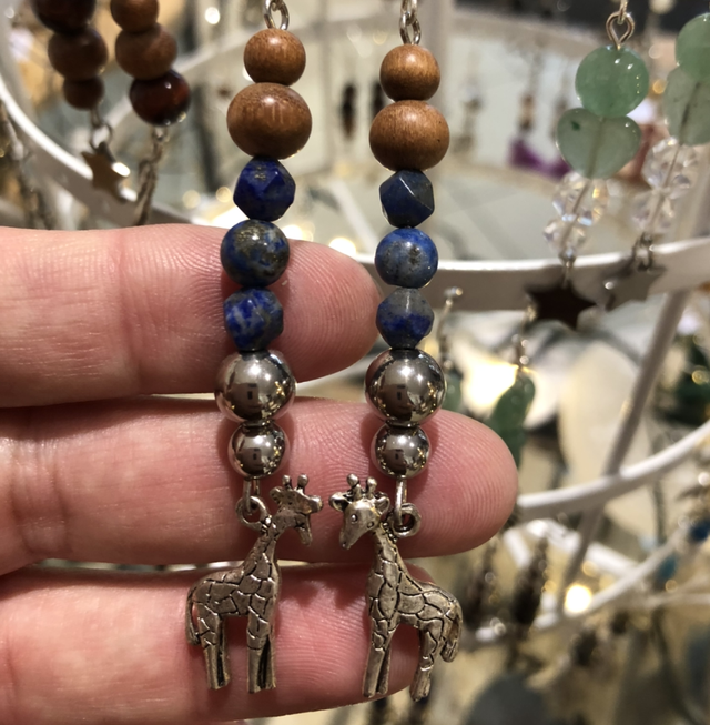 Boucles d’oreilles en bois de santal lapis lazulli &amp; inox