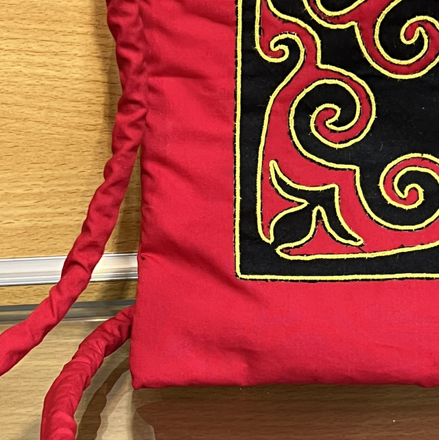 Petit sac en tissu broderie du peuple Yi