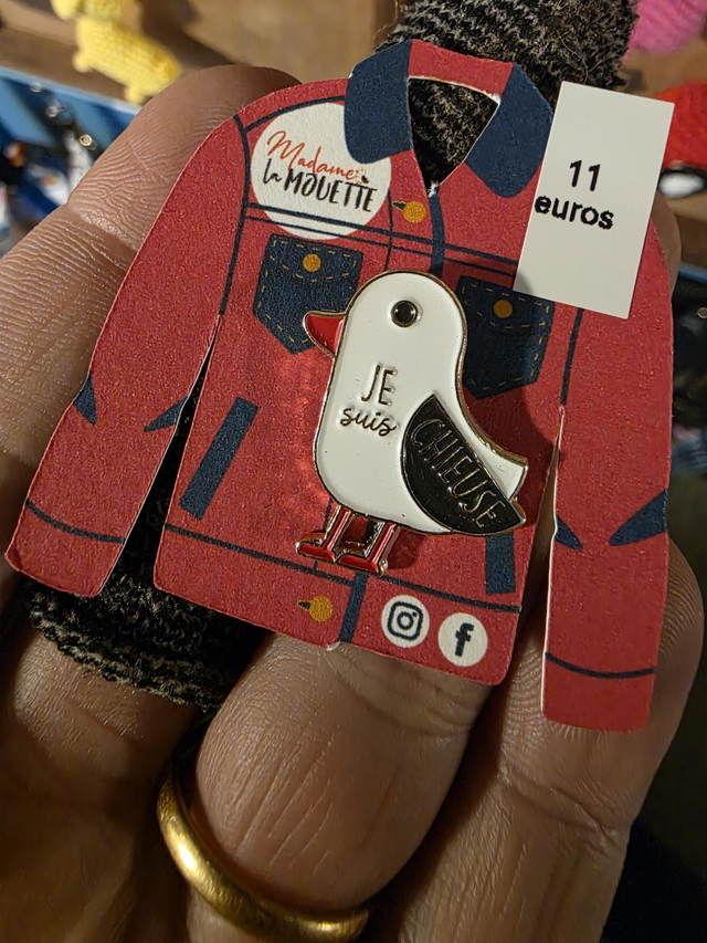 Pin's JE SUIS CHIEUSE 