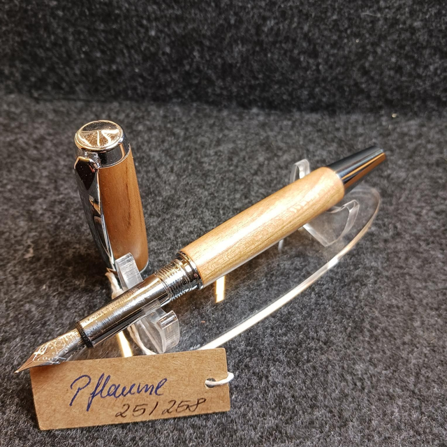 25/258 Füllfederhalter Pflaume 