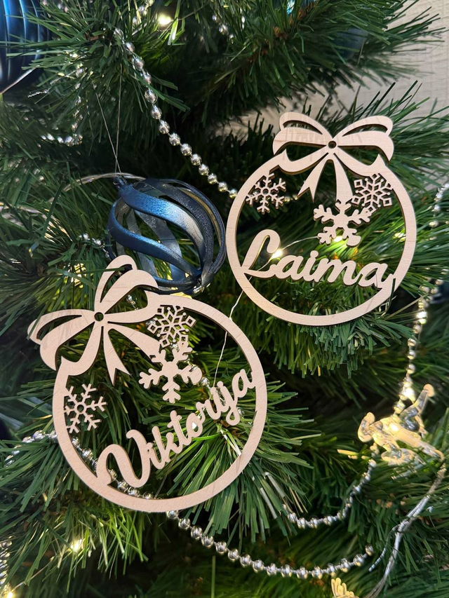 Vardiniai kalėdiniai žaisliukai 