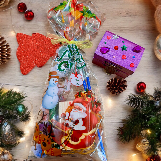 Paint and decorate a treasure chest kit