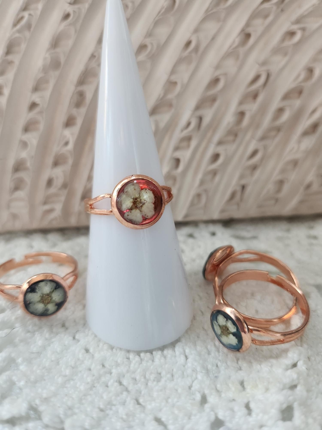 Bague fleur de spirée fond rose