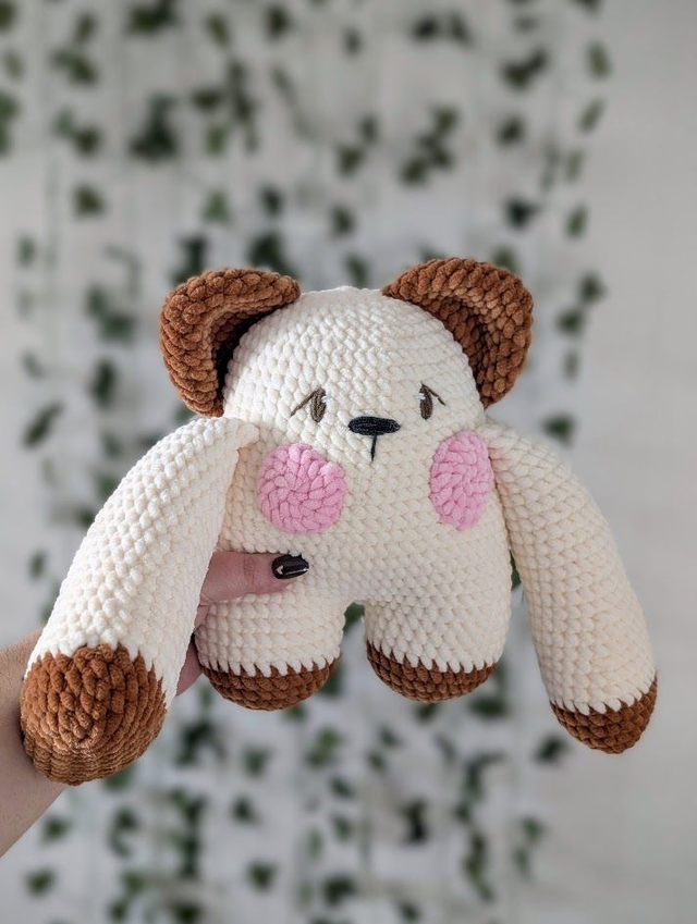 Claude l'ours - Peluche en crochet , fait main , personnalisable 