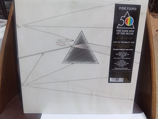 Pink Floyd – The Dark Side Of The Moon (Live At Wembley 1974)