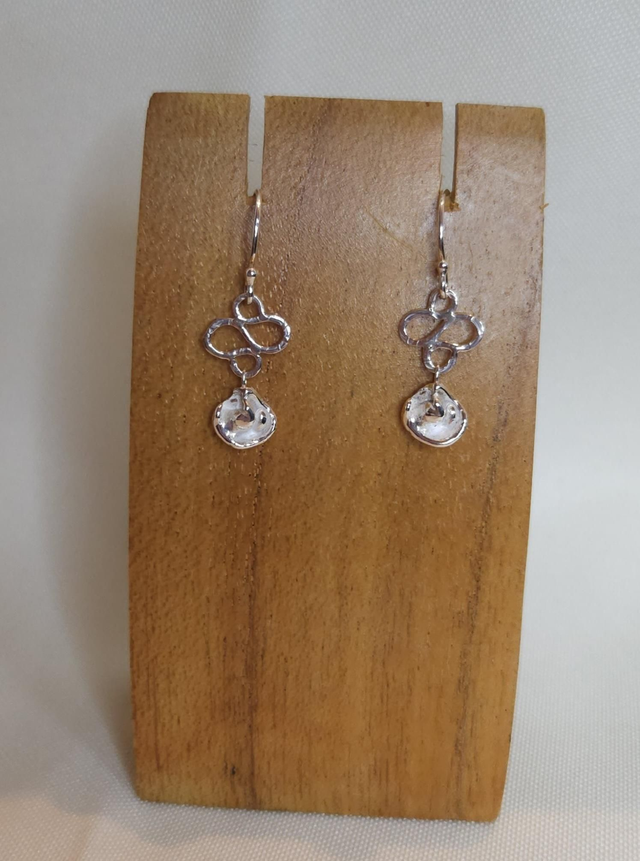 Shell fragment on loopy wire drop earrings
