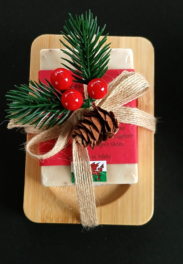 Soap &amp; Wooden Dish Gift Set 