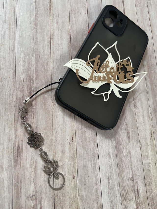 Breloque coque de téléphone "Fleur de Lotus" en Cristal de roche