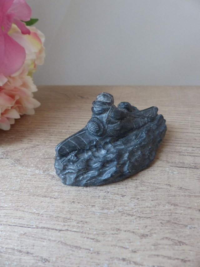 Chasseur de Phoque en Kayak : Sculpture Artisanale en Pierre de Savon du Canada, Collection Art inuit