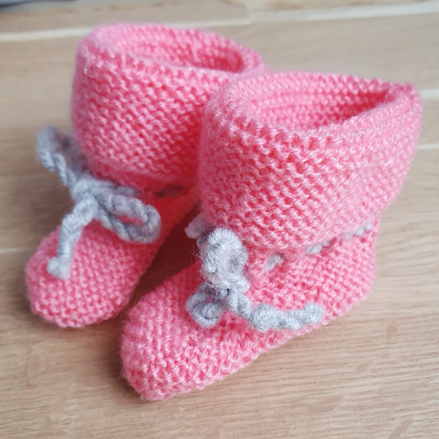 Babyslofjes roze - handgebreid