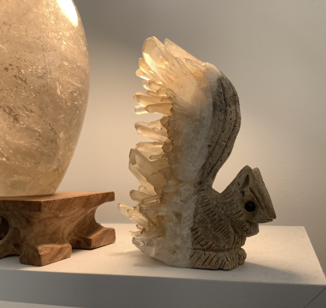 Écureuil en pointes de cristal de roche 