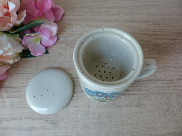 Tisanière Vintage en Grès Mouchetté – Décor Botanique Baies de Sureau Noir – Tasse avec Filtre et Couvercle – Style Campagne et Bohème