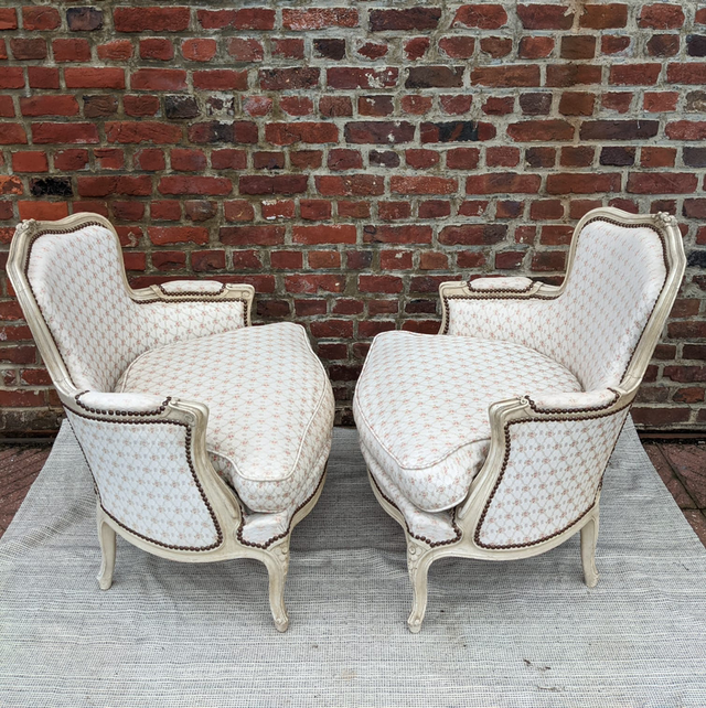 Paire de fauteuils bergère style Louis XV