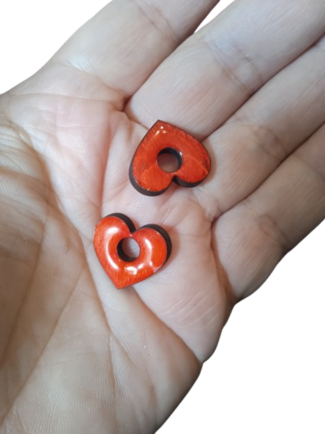 Cœur Rubis– Pampille en Bois &amp; Résine Rouge