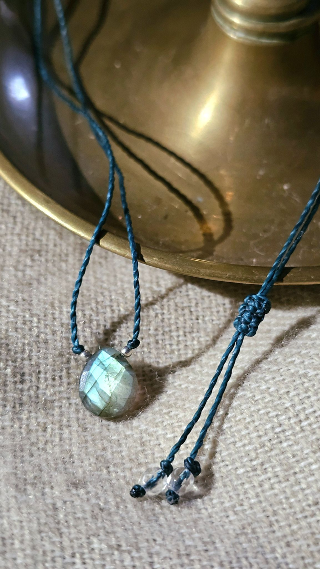 Collier labradorite bleu clair macramé turquoise