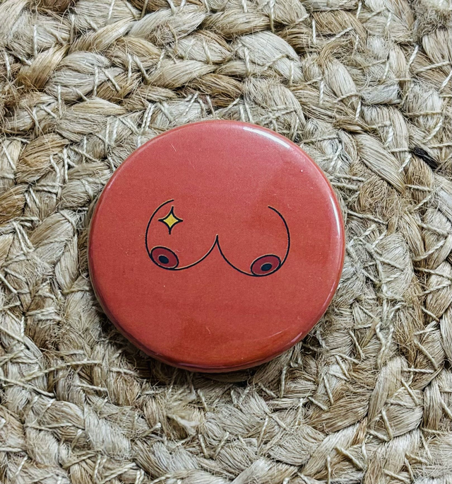 Badge &quot;pour les meufs&quot; boobs ronds
