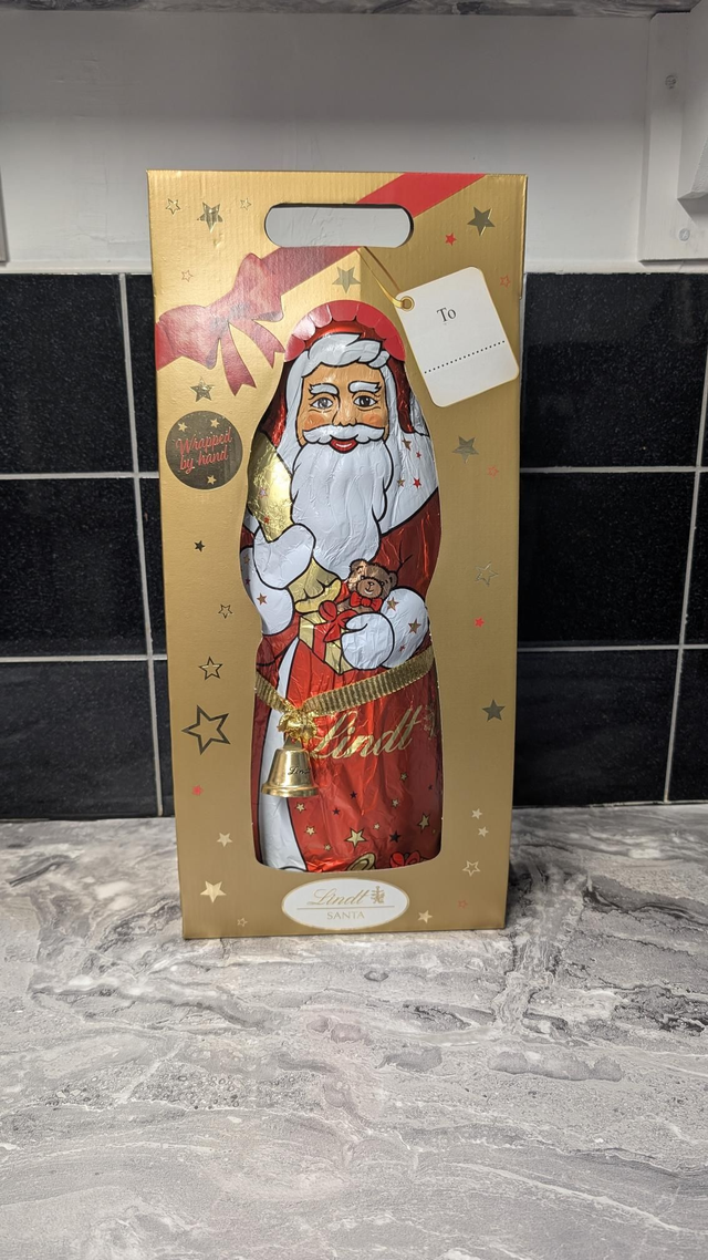 RAFFLE - 1KG LINDT SANTA