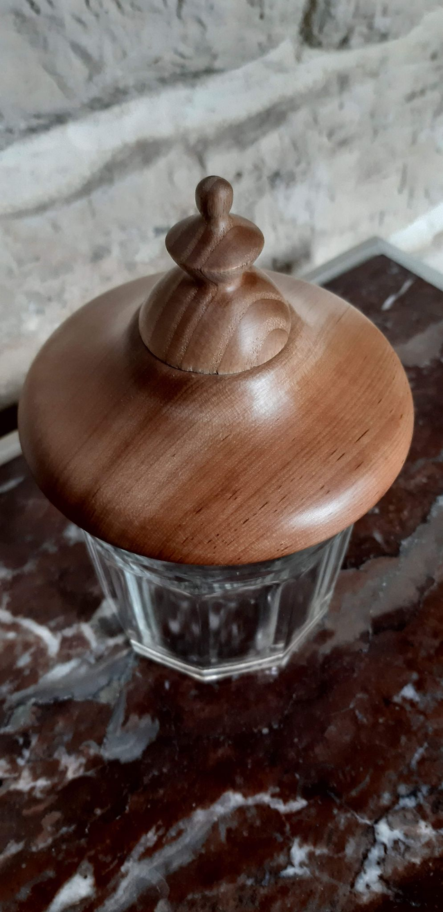 Pot et son couvercle bois