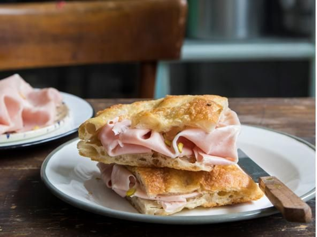 1 Panino Mortadella E Stracciatella Con Focaccia Del Vecchio Forno 