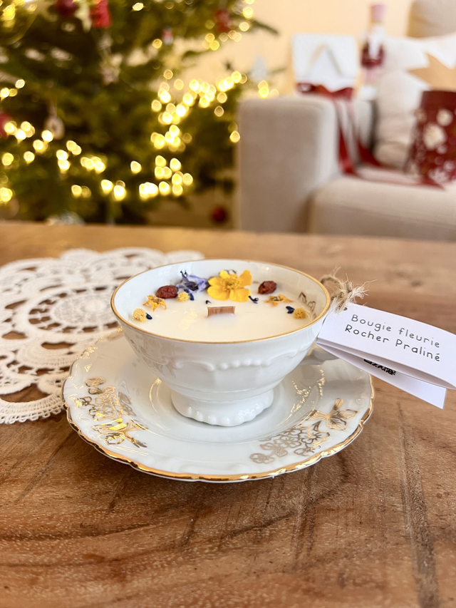 🎄 Bougie Rocher praliné - tasse à café &quot;branches fleuries dorées&quot; avec sous-tasse