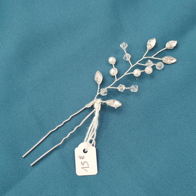 Épingle à cheveux feuilles argentées perles blanches toupies transparentes 