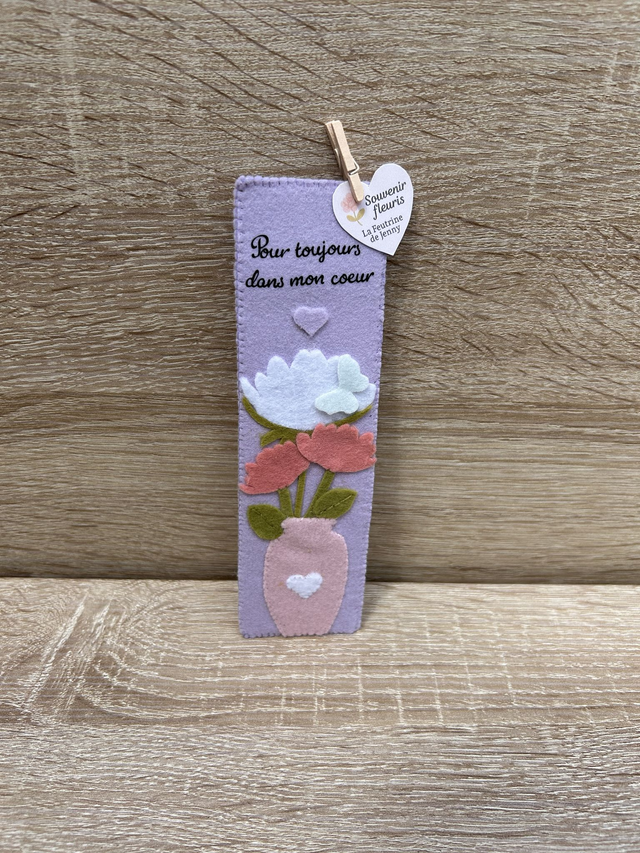 Souvenir fleuris- marque-page en feutrine