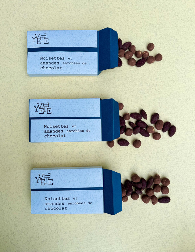 Amandes et noisettes enrobées de chocolat