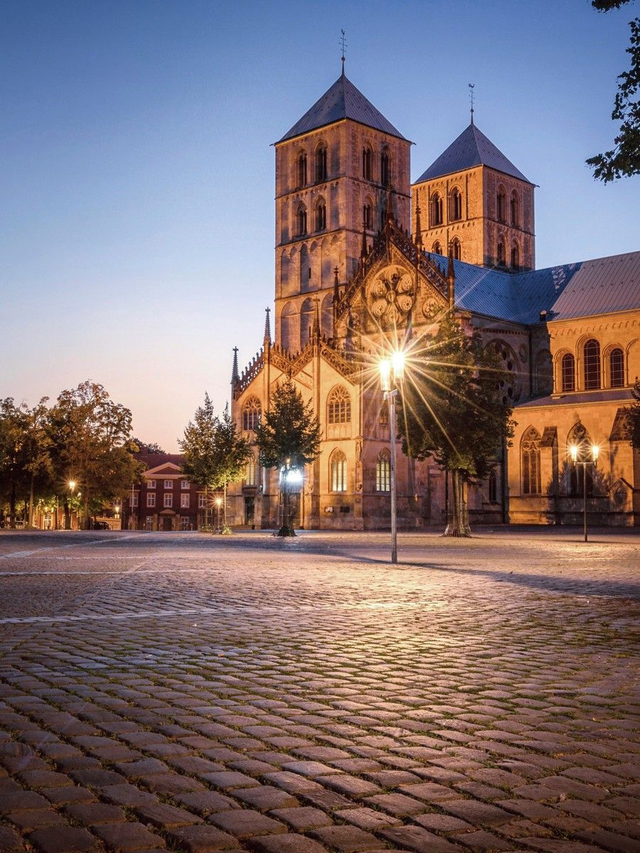 Dom bei Nacht