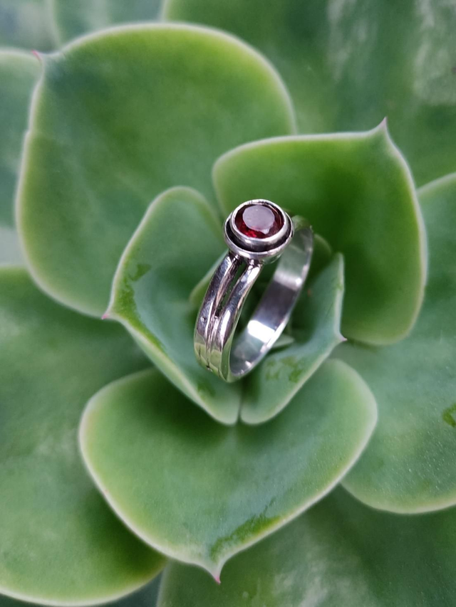 Bague Ag 925 Sertie d'un Grenat