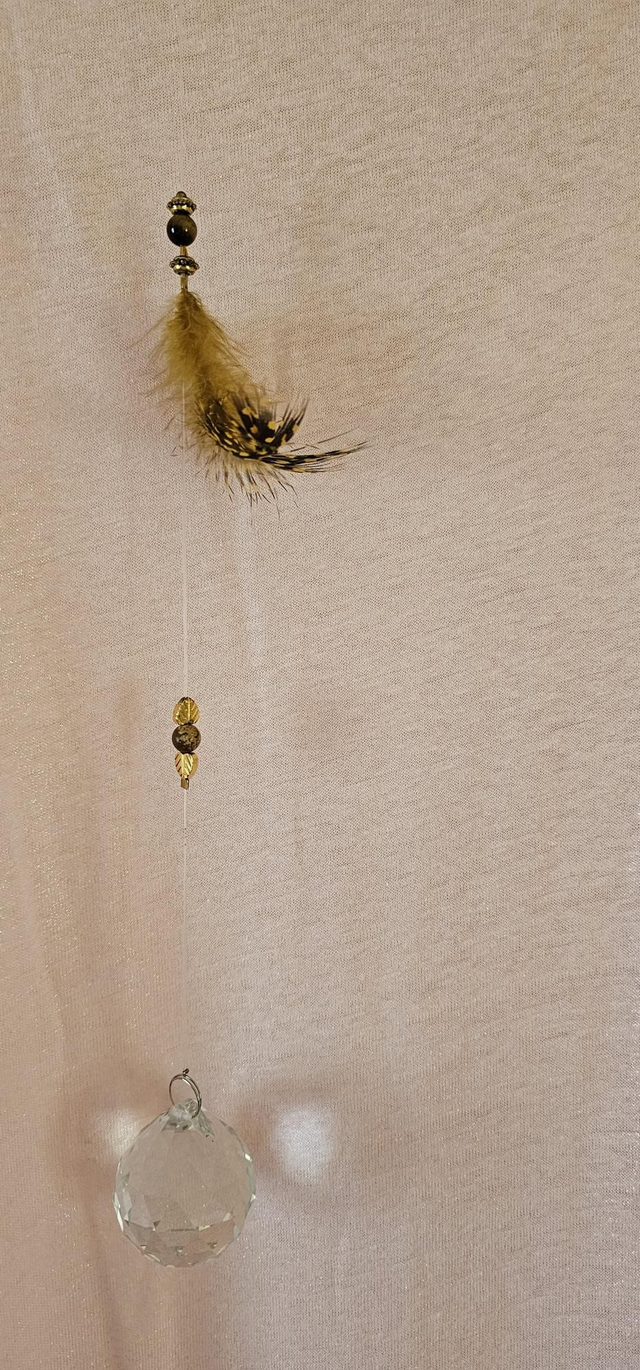 Attrape-soleil Plume jaune – Création Vibratoire