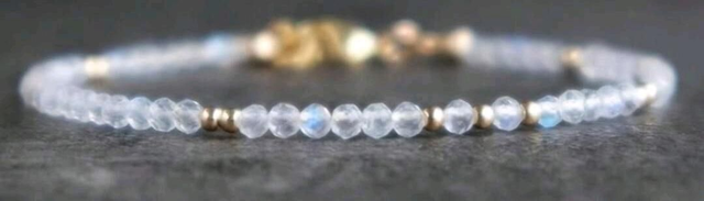 Bracelet "sensibilité féminine" en pierre de lune - 4mm - réglable 