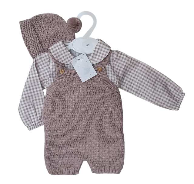 Salopette beige et chemise avec bonnet