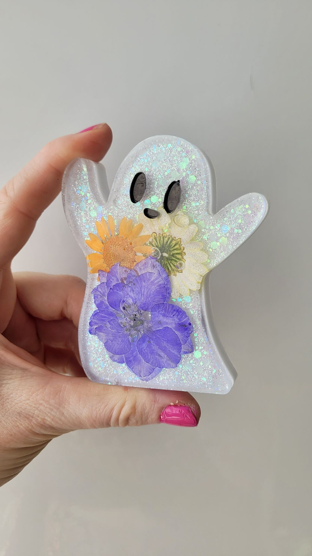 Ghost Ornament - Dried Flowers Glittery White Ghost