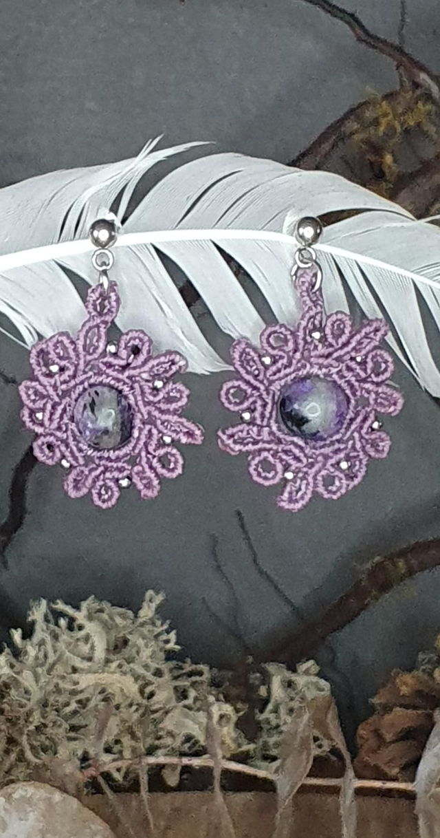 Boucles d'oreilles fleurs mauve 