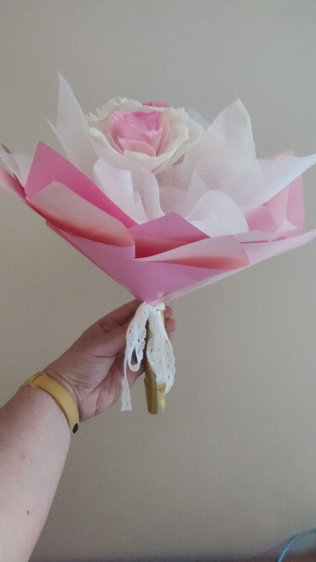 Bouquet de roses en bois de sola - fait main en France